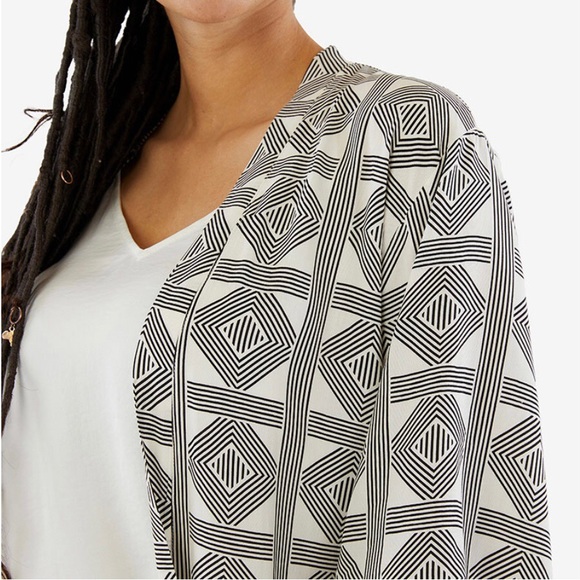 SUMMER & ROSE Sophia Geo Geometric Black and White Kimono, One Size Fits Most - Picture 6 of 9